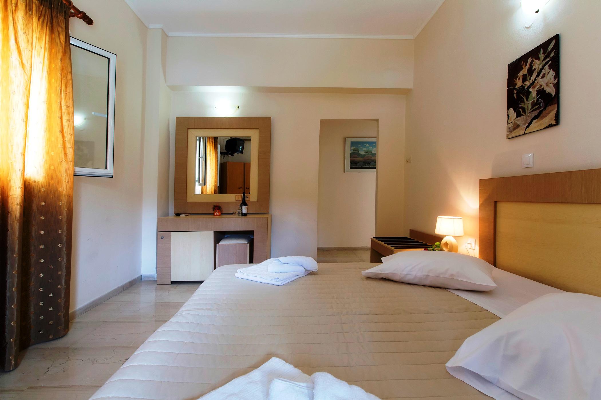 Anita Hotel Perama  Exterior photo