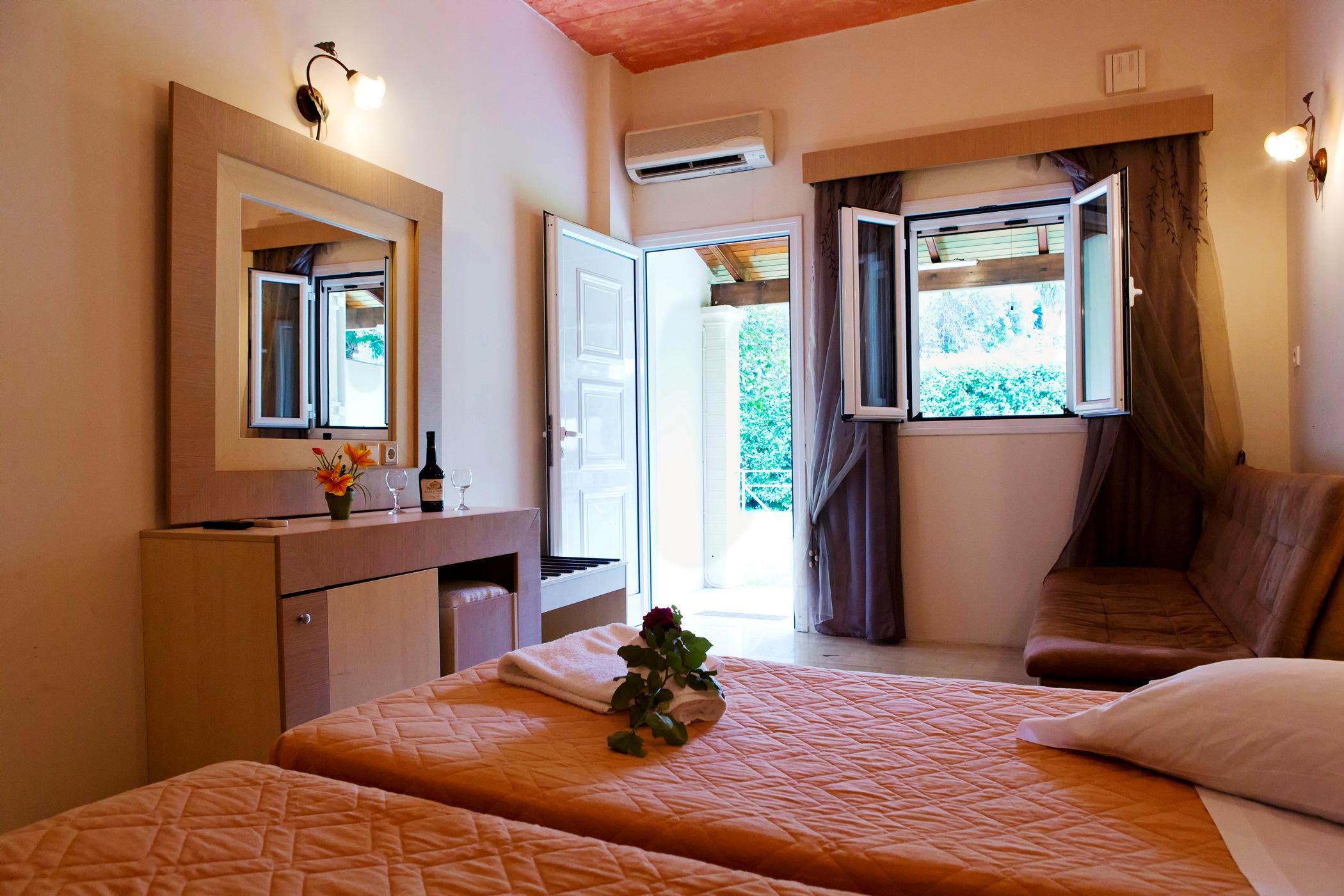 Anita Hotel Perama  Exterior photo